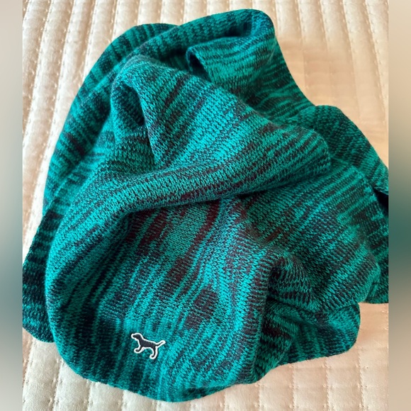 PINK Victoria’s Secret Green & Black Cozy Knit Infinity Scarf - Picture 8 of 8